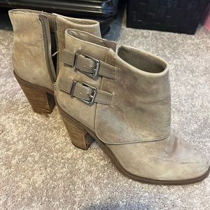 Love these boots got wear out of them.